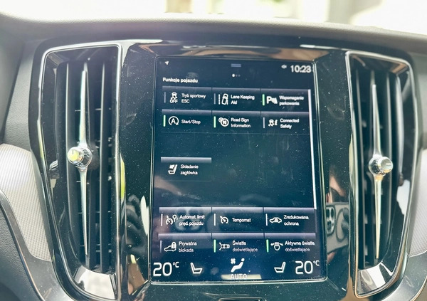 Volvo V60 cena 99900 przebieg: 159550, rok produkcji 2018 z Człuchów małe 631